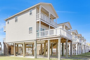 House (3 Bedrooms) | Interior - 1 Min Walk to Beach: A Surfside Beach Favorite! (Freeport)