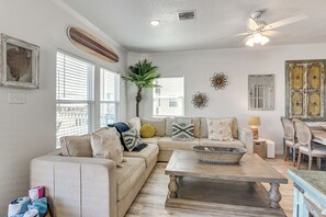 House (3 Bedrooms) | Interior - 1 Min Walk to Beach: A Surfside Beach Favorite! (Freeport)