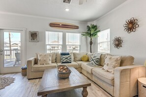 House (3 Bedrooms) | Interior - 1 Min Walk to Beach: A Surfside Beach Favorite! (Freeport)