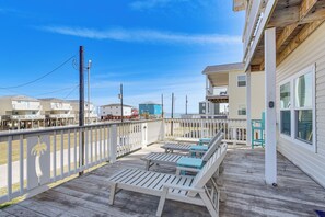 House (3 Bedrooms) | Front of property - 1 Min Walk to Beach: A Surfside Beach Favorite! (Freeport)