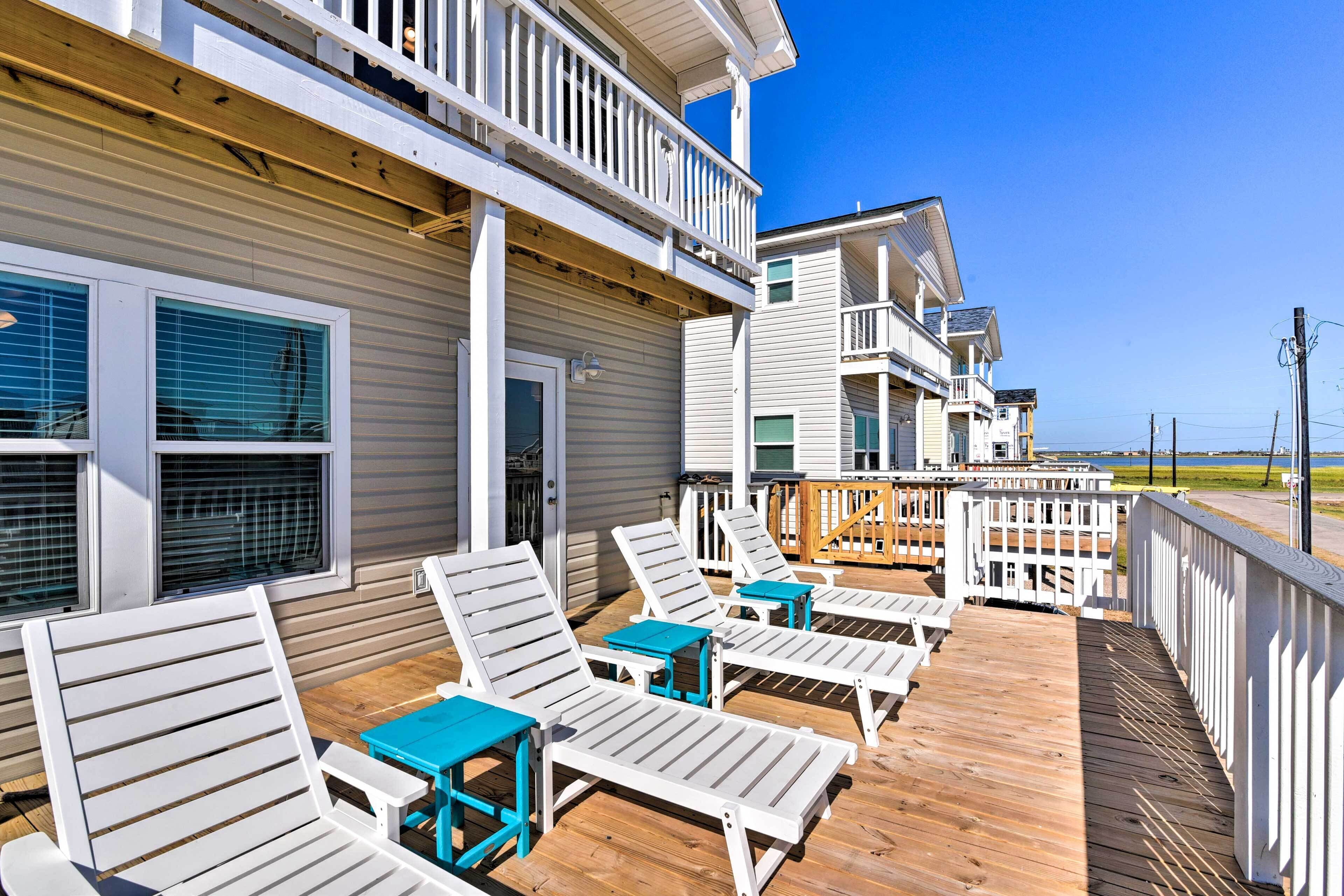 Coastal Surfside Beach House: Walk to the Ocean!