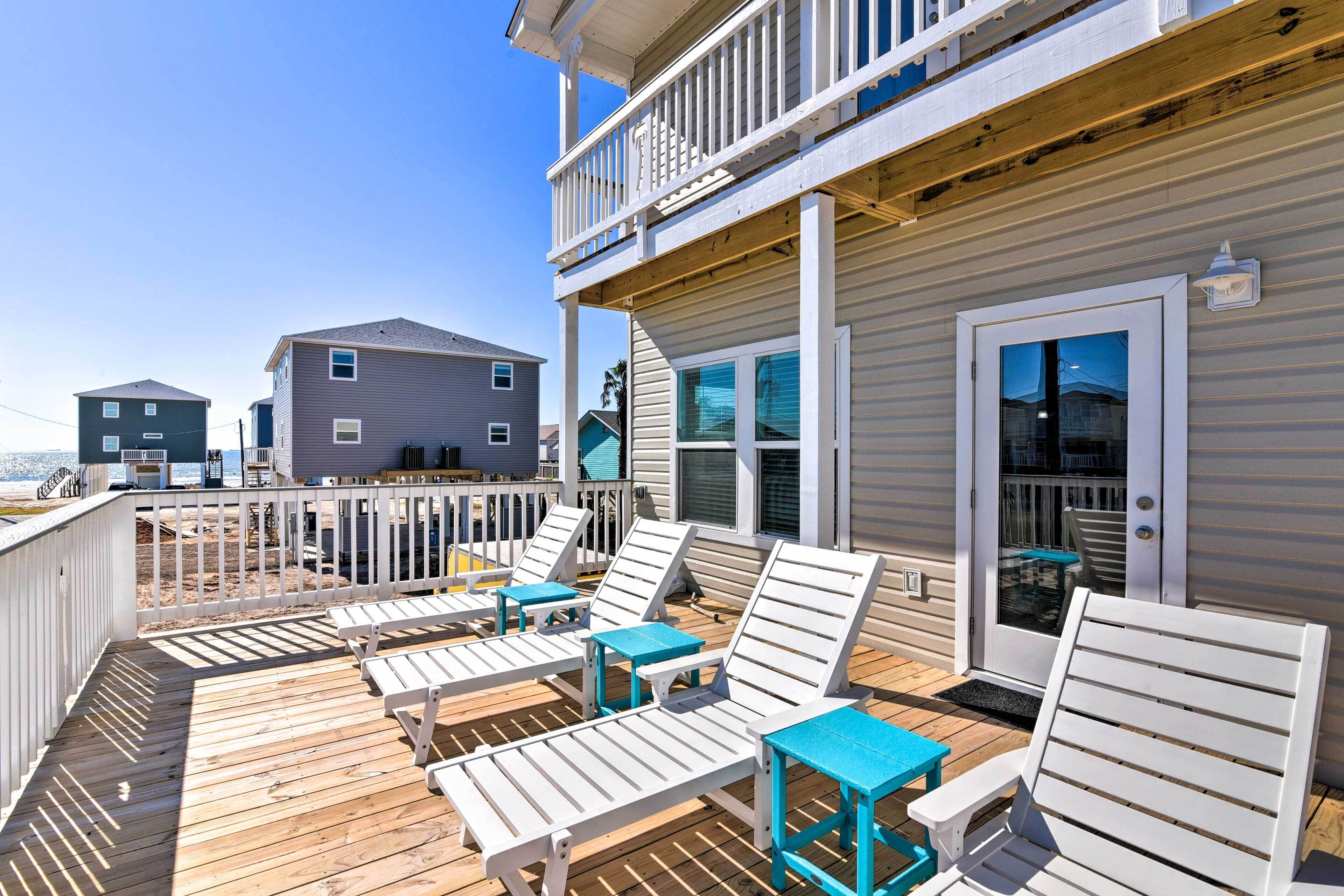 Coastal Surfside Beach House: Walk to the Ocean!