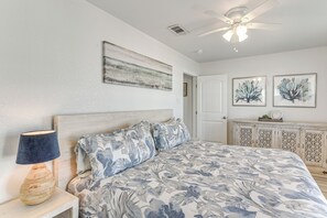 House (3 Bedrooms) | Interior - 1 Min Walk to Beach: A Surfside Beach Favorite! (Freeport)