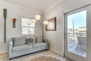 House (3 Bedrooms) | Interior - 1 Min Walk to Beach: A Surfside Beach Favorite! (Freeport)