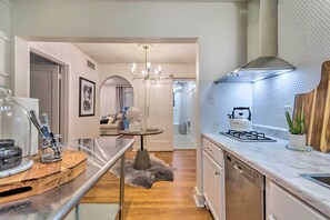 Apartment (1 Bedroom) | Private kitchen | Microwave, dishwasher, blender, cookware/dishes/utensils - Charming Little Rock Condo: Walk to Downtown! (Little Rock)
