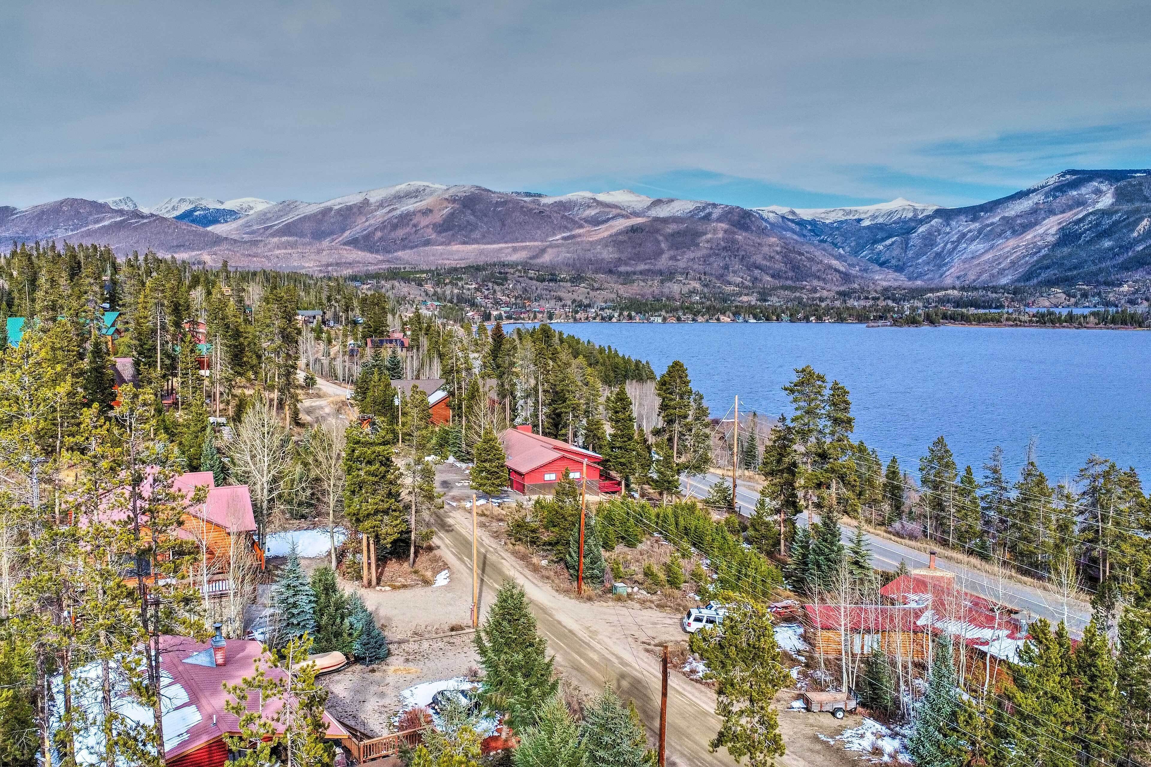 Grand Lake Cabin w/ Deck, Mtn Views, & EV Charger!