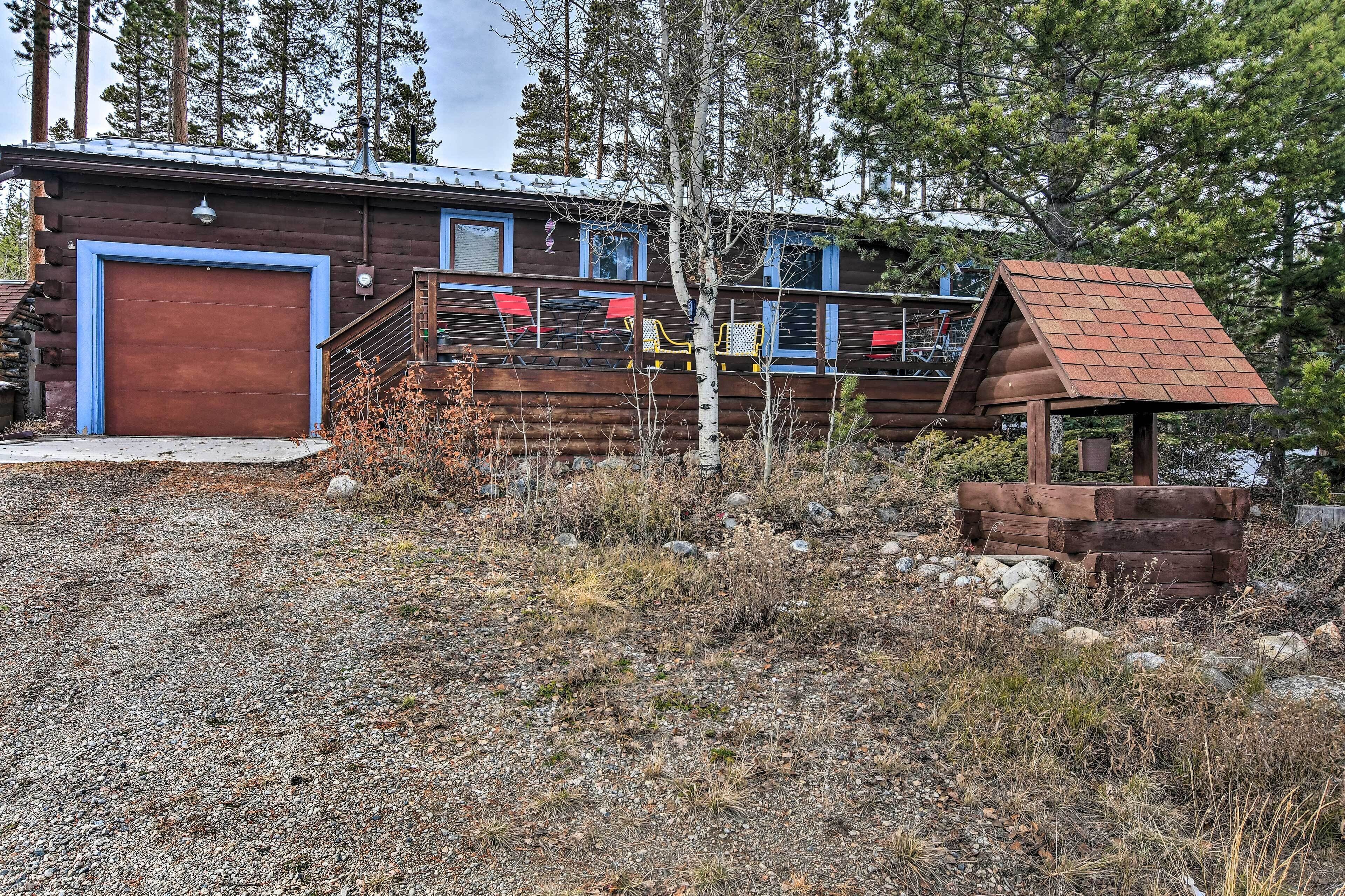 Grand Lake Cabin w/ Deck, Mtn Views, & EV Charger!