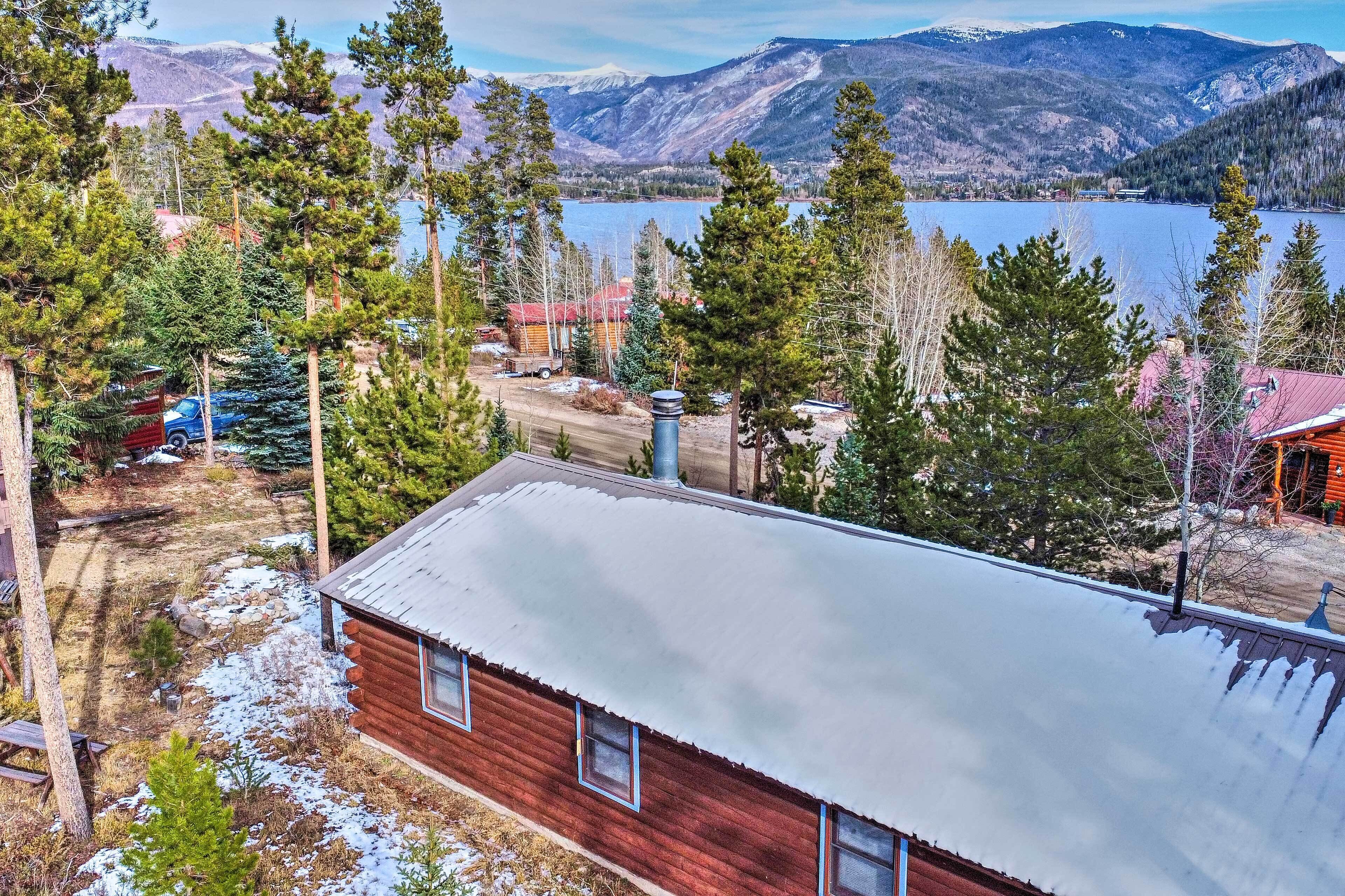 Grand Lake Cabin w/ Deck, Mtn Views, & EV Charger!