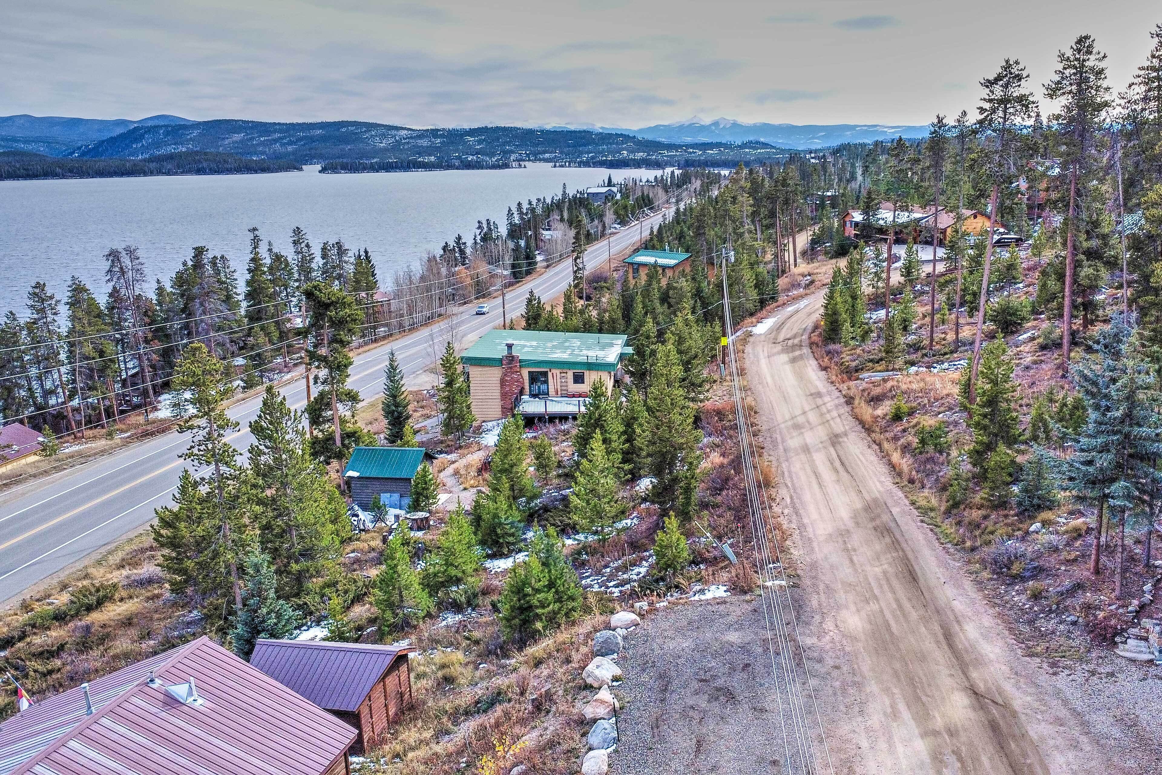 Grand Lake Cabin w/ Deck, Mtn Views, & EV Charger!