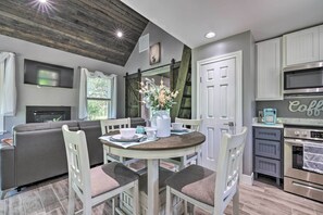Cottage (1 Bedroom) | Interior - Cozy Spring Branch Cottage in Hill Country! (Spring Branch)