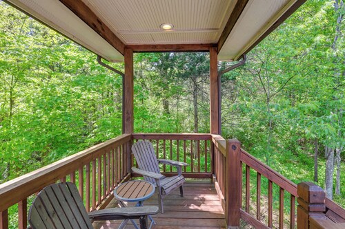 5 Mi to Dtwn: Serene Couple's Retreat in Franklin!