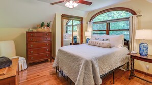 A bedroom with a bed, dresser, and a ceiling fan. - 5 Mi to Dtwn: Serene Couple's Retreat in Franklin! (Franklin)