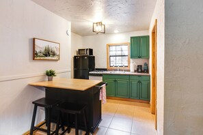 Apartment (1 Bedroom) | Interior - Cozy Red River Getaway - Walk to Main Street (Red River)