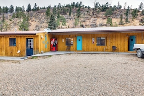 Apartment (1 Bedroom) | Interior - Steps to Main Street! Cozy Red River Getaway (Red River)