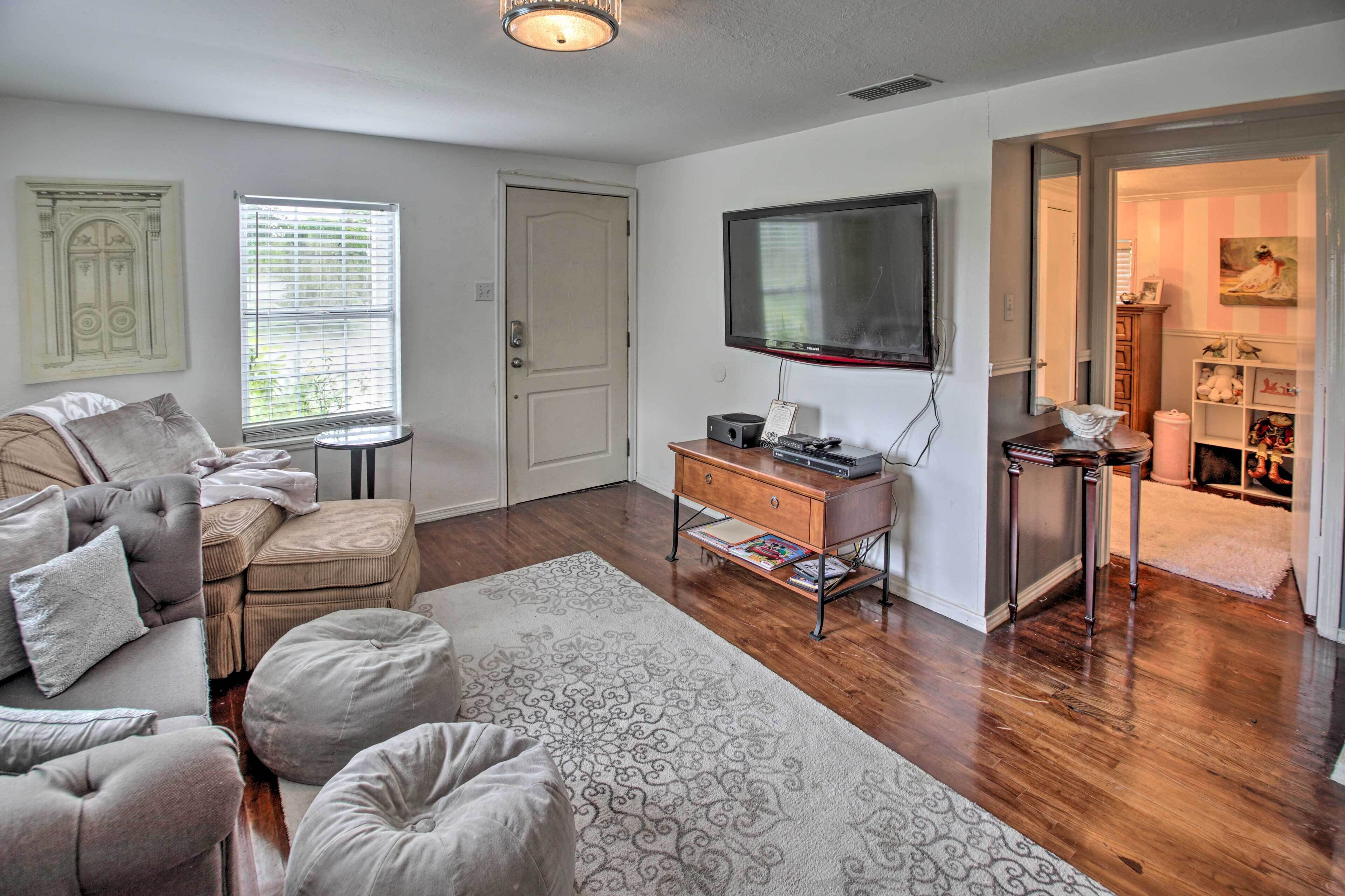 Corpus Christi Cottage w/ Patio - 5 Mi From Beach!