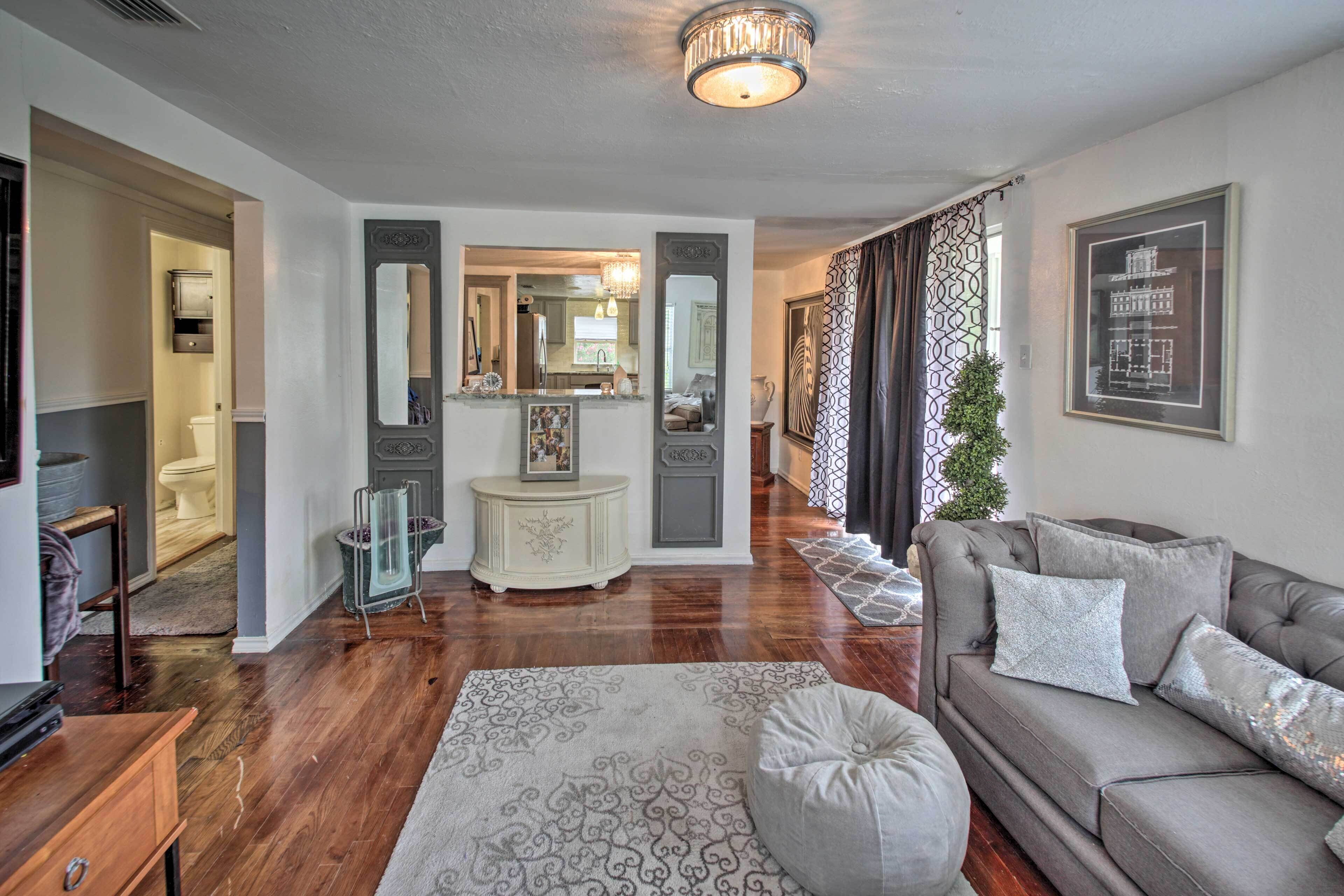 Corpus Christi Cottage w/ Patio - 5 Mi From Beach!