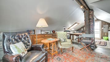 Apartment (0 Bedroom) | Interior