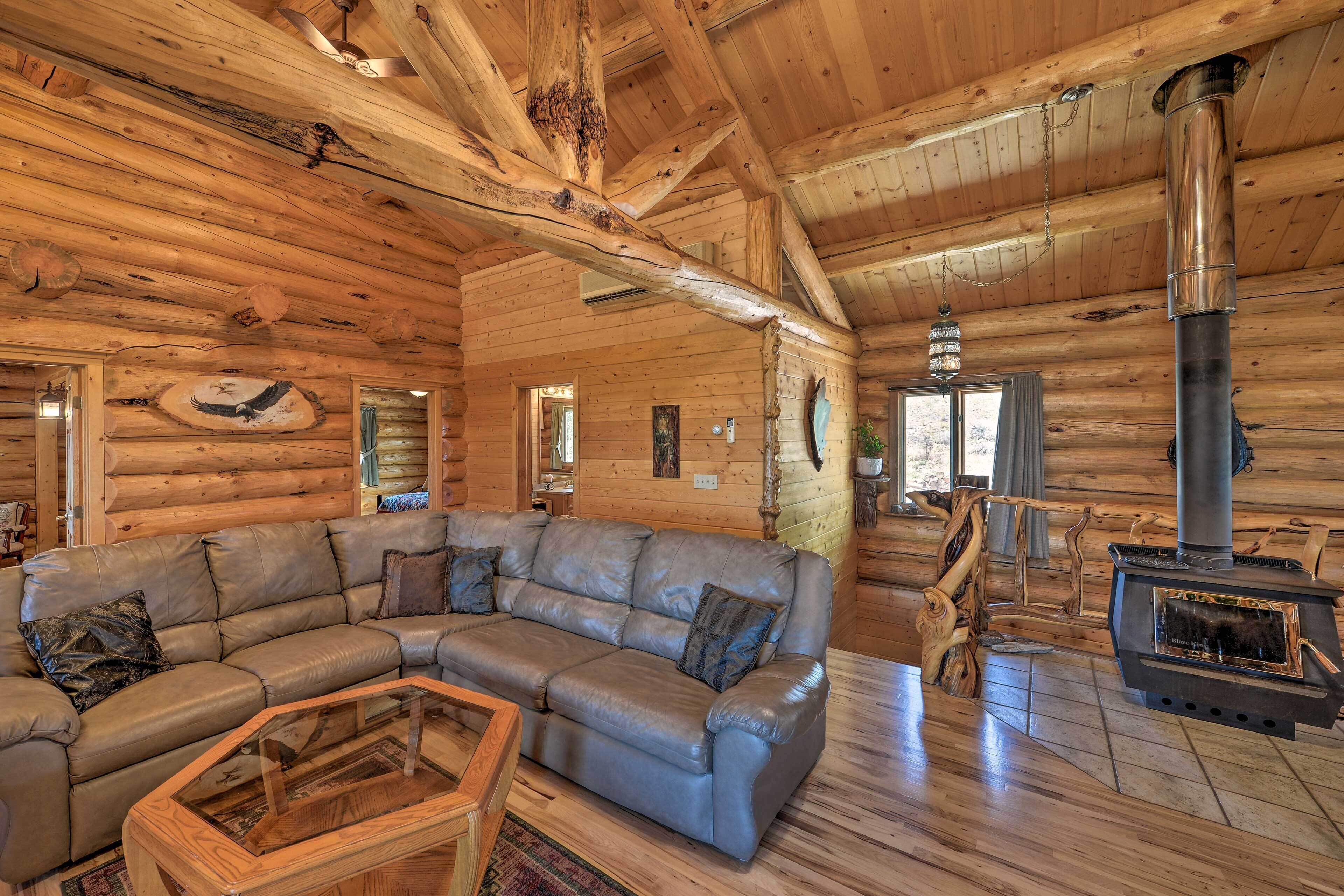 Exquisite Log Home With Lander Valley Views!