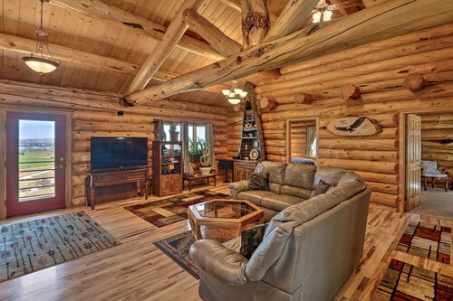 Exquisite Log Home With Lander Valley Views!