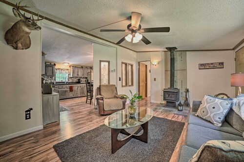 Cozy Hale Home Between Long & Loon Lakes!