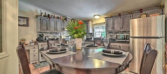 Cozy Hale Home Between Long & Loon Lakes!