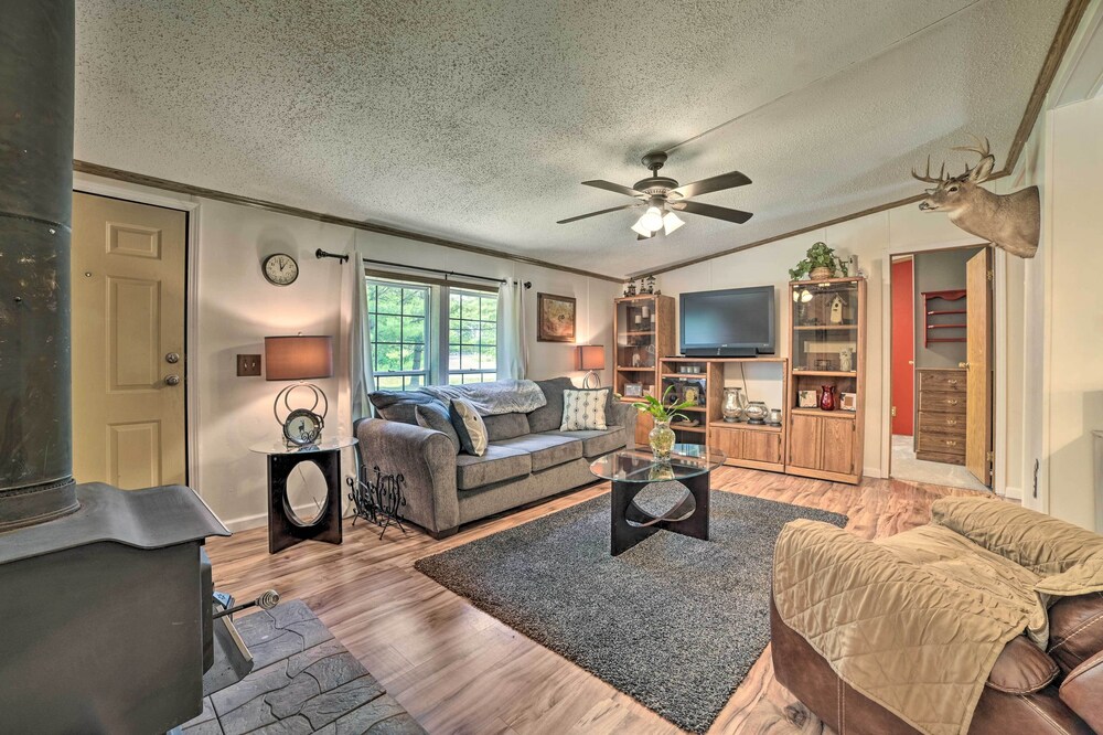 Cozy Hale Home Between Long & Loon Lakes!
