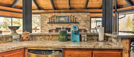 House (4 Bedrooms) | Interior