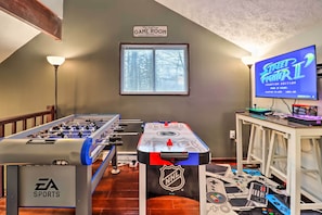 Games room - Family-friendly Tobyhanna Home w/ Game Room! (Tobyhanna)