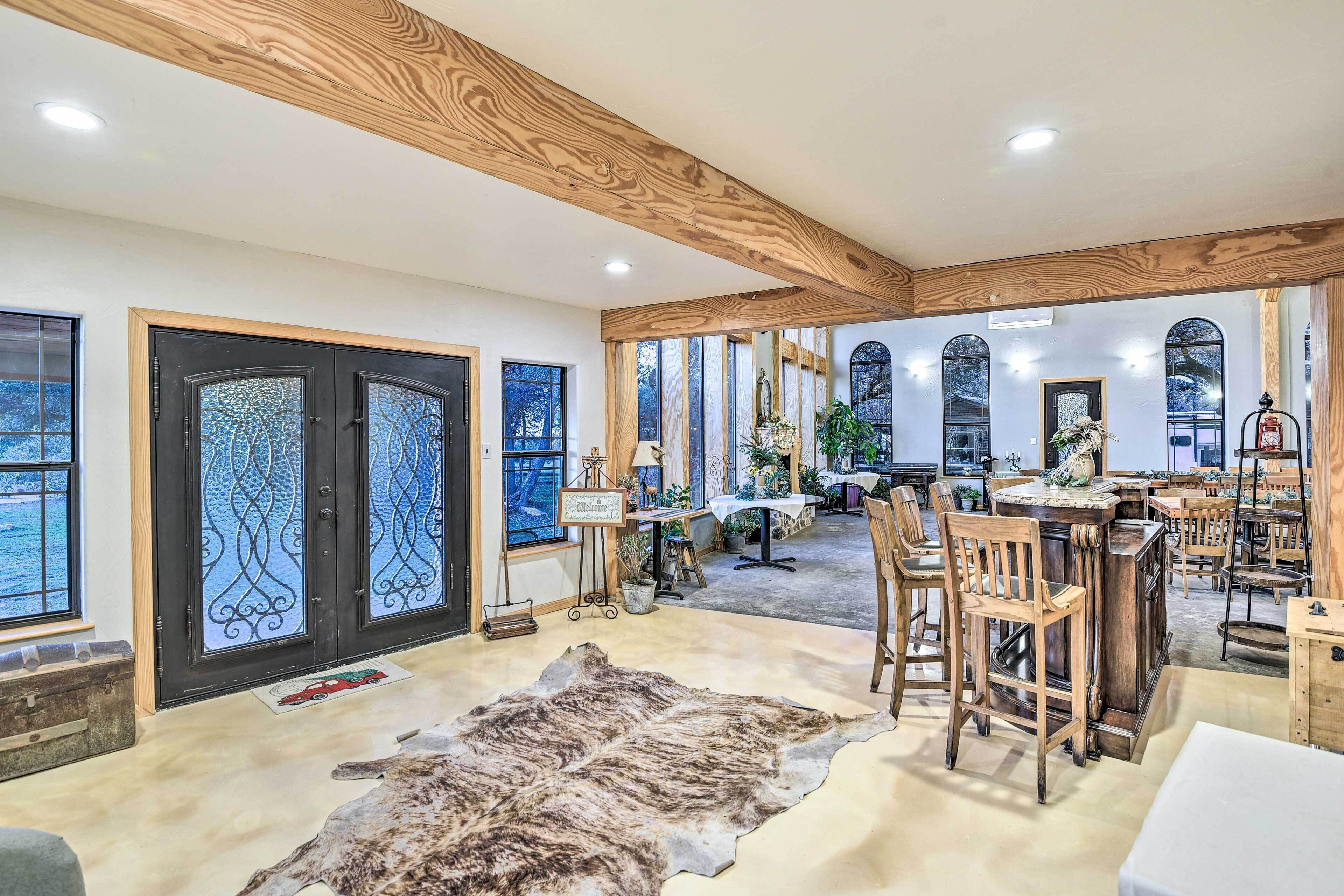 Forestburg Ranch w/ Pool + 40-mile Views!