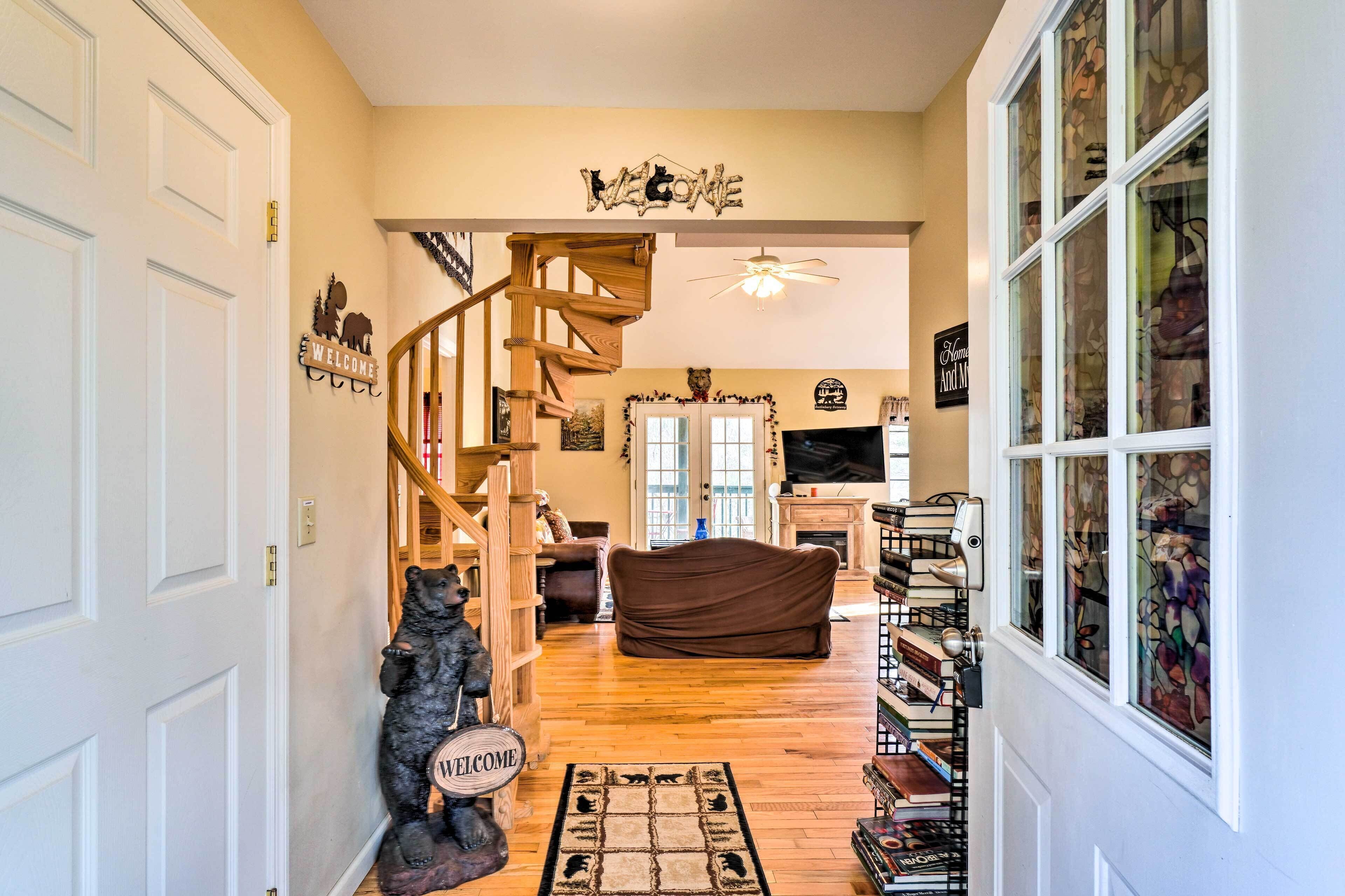 Gatlinburg Cabin Getaway w/ Mountain Views!