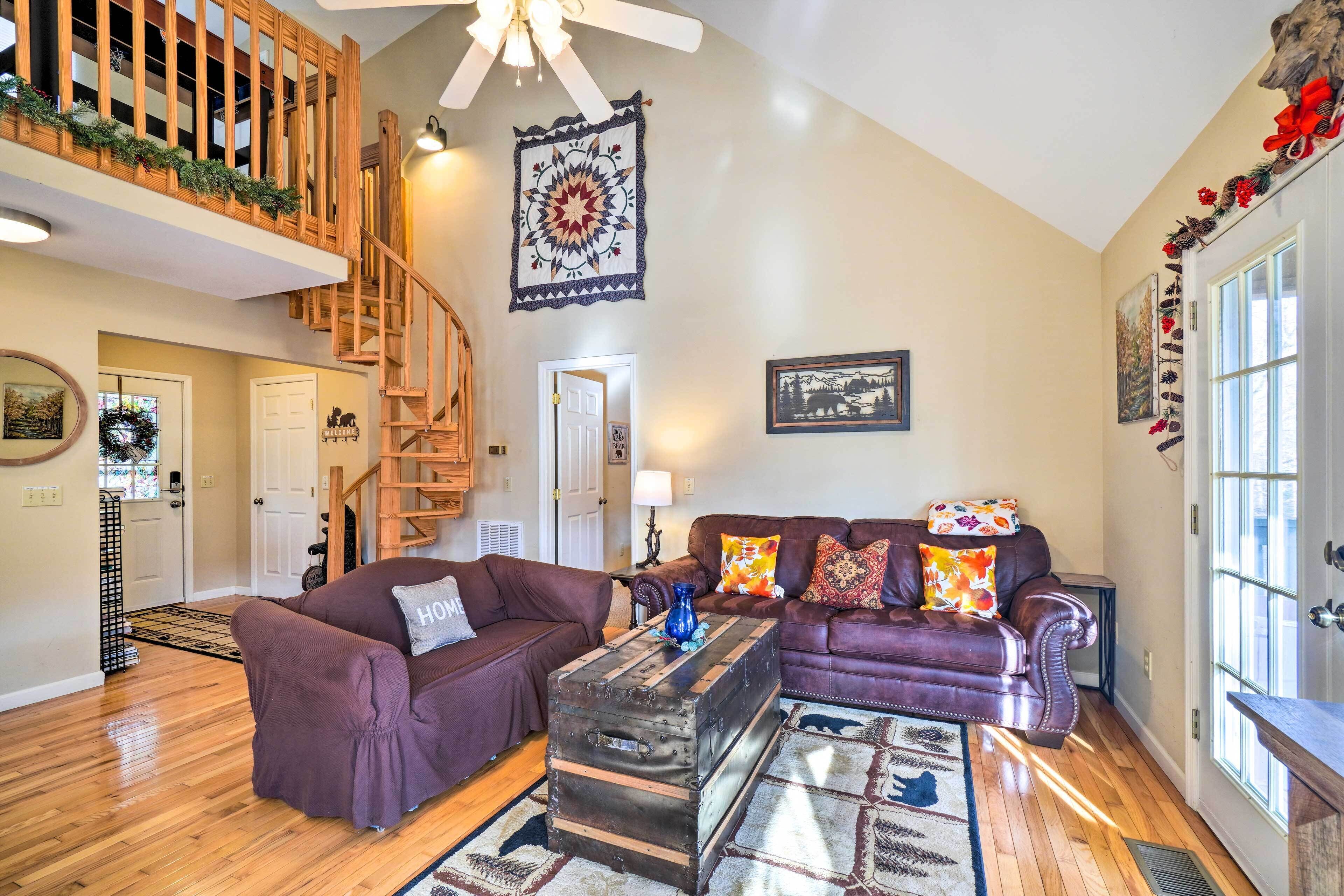 Gatlinburg Cabin Getaway w/ Mountain Views!