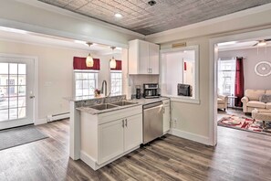 House (3 Bedrooms) | Interior - Dog-friendly Downtown Auburn Vacation Rental! (Auburn)