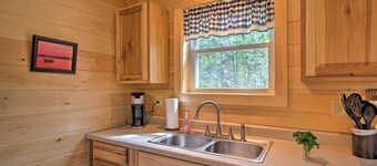 'the Cedars' Cabin w/ Beach Access on Panther Pond