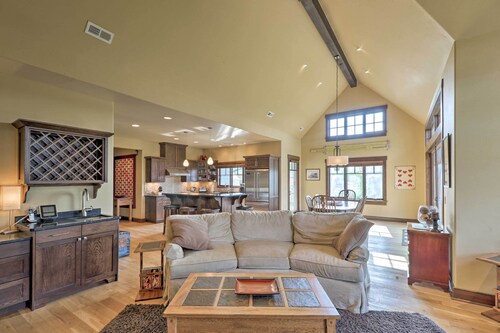 Downtown Condo Near Whitefish Resort & Lake!