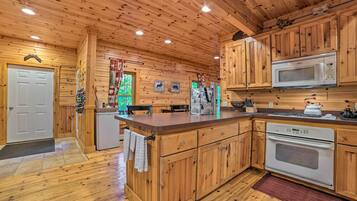 House (4 Bedrooms) | Interior