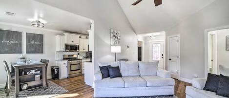 House (3 Bedrooms) | Interior