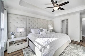 A bedroom with a tufted headboard, a bedside table with a lamp, a nightstand, and a patterned rug. - Claremore Getaway ~ 2 Mi to Historic District (Claremore)