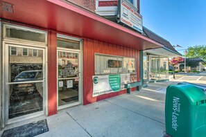 Apartment (1 Bedroom) | Interior - Downtown Rochelle Apt - Walk to Restaurants! (Rochelle)