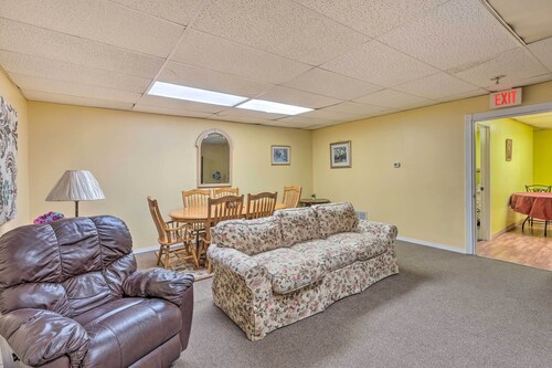 Downtown Rochelle Apt - Walk to Restaurants!