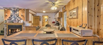 Walk to Castle Rock County Park: Rustic Cabin
