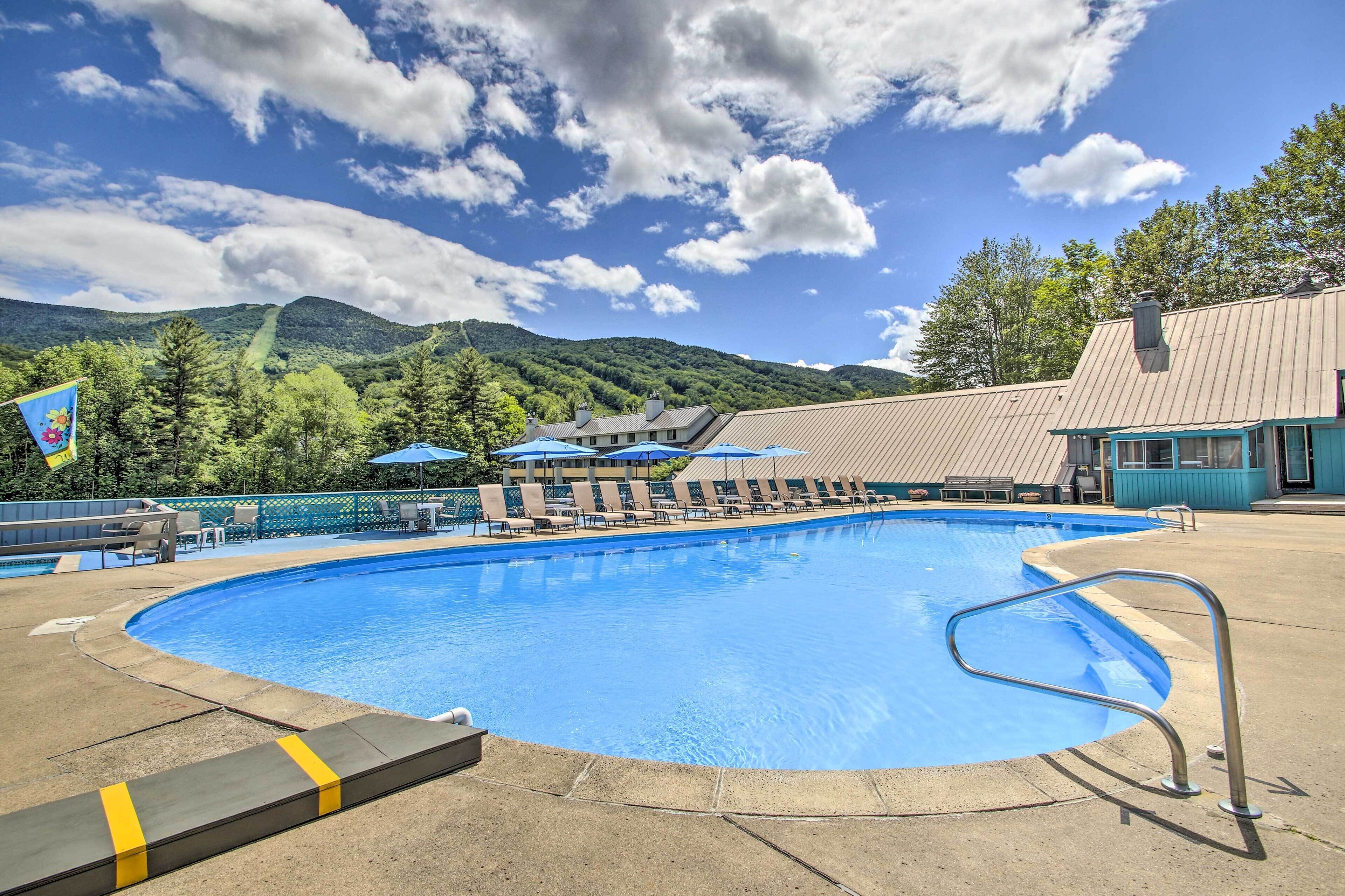 Cozy Lincoln Condo ~ 1 Mi to Loon Mountain!