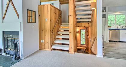 Cozy Lincoln Condo ~ 1 Mi to Loon Mountain!