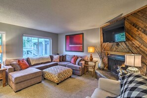 Interior - Walk to Slopes: Dtwn Breckenridge Condo on Main St (Breckenridge)
