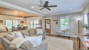 House (3 Bedrooms) | Interior