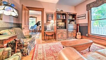 House (5 Bedrooms) | Interior