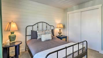 House (4 Bedrooms) | 4 bedrooms, iron/ironing board, free cribs/infant beds, bed sheets