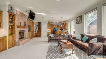 House (5 Bedrooms) | Interior