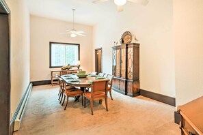 House (6 Bedrooms) | Interior