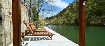 บ้านพร้อม Ouachita River และ Lake Hamilton Access