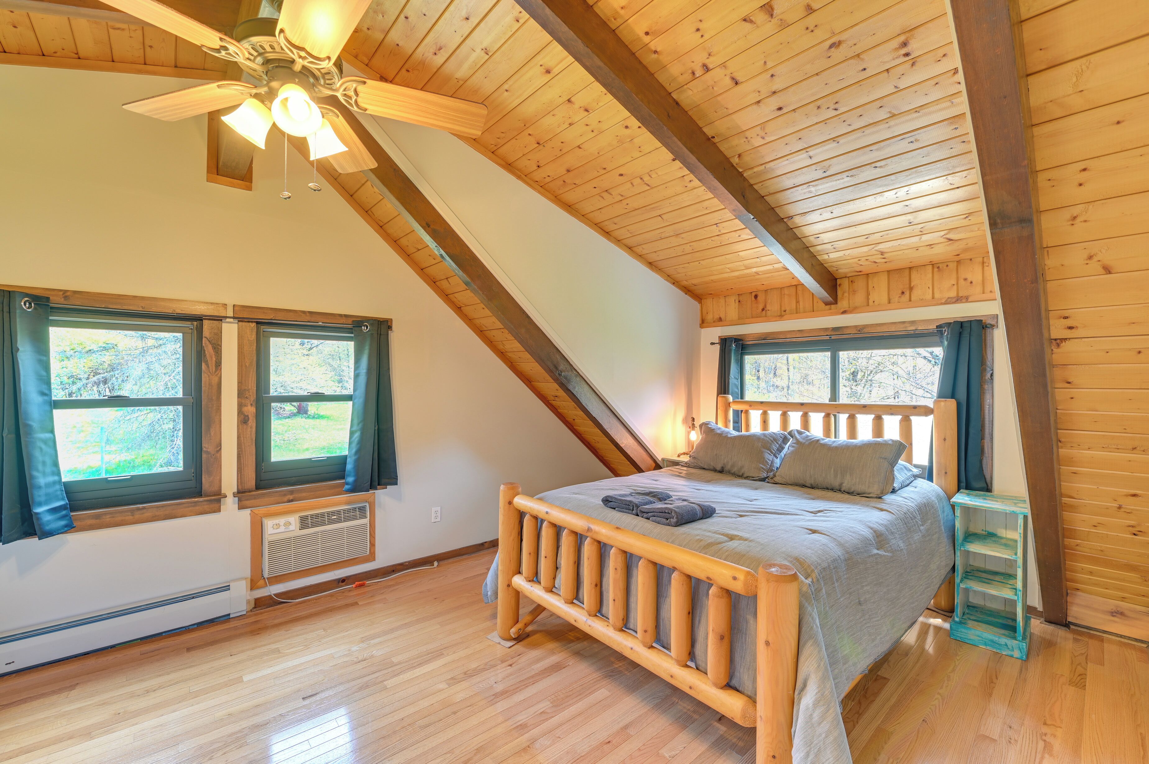 Log Cabin: 9 Mi to Plattekill & Belleayre Mtn